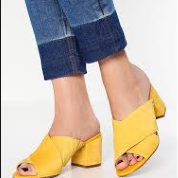 Sam Edelman Stanley block heeled mule 39 9 yellow